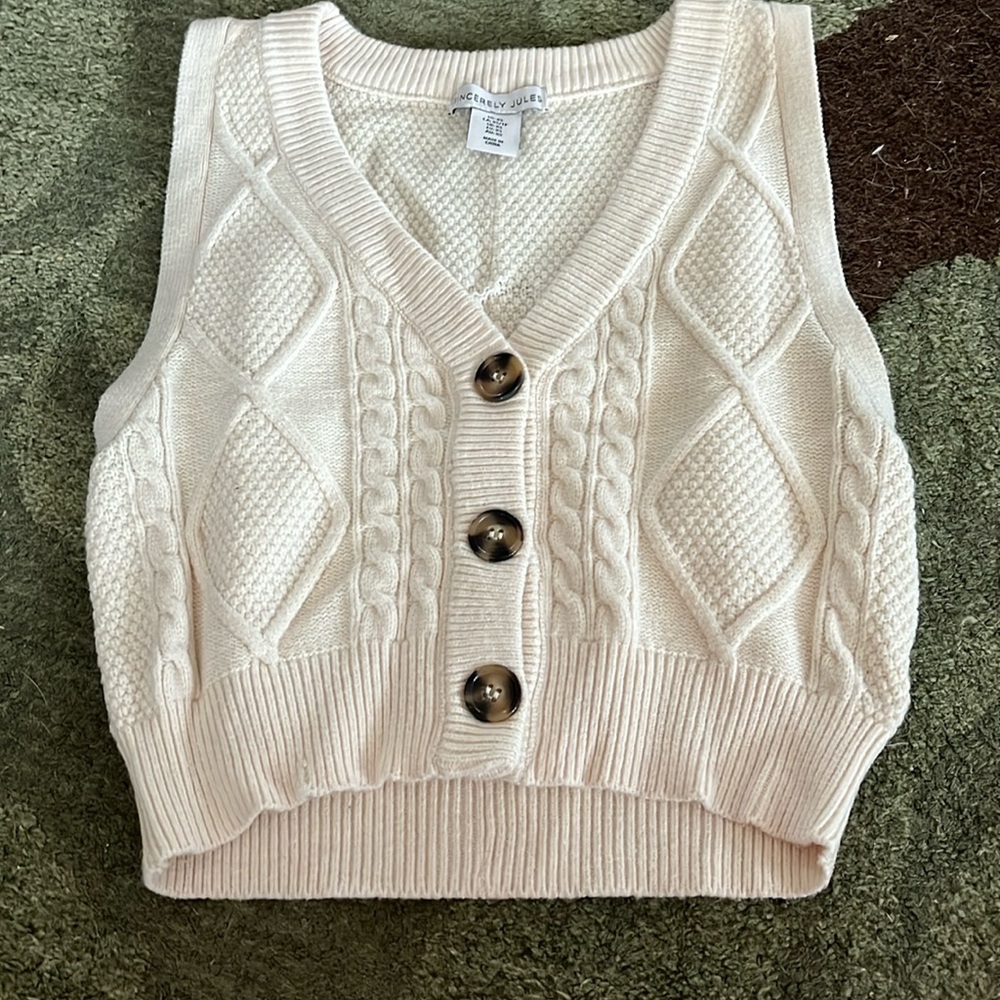 Sincerely Jules cable knit sweater vest. size xs. excellent condition